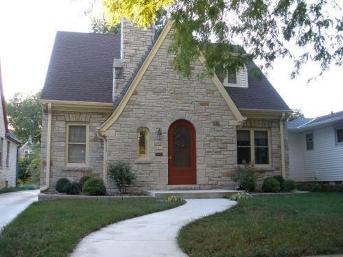 2473 N 84th St., Wauwatosa, WI 53226