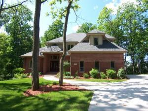 1840 Prestwick Dr., Geneva, WI 53147