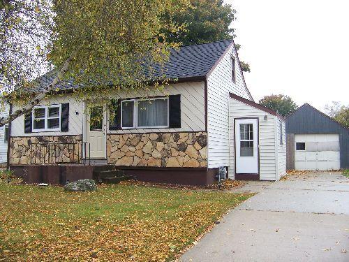 710 Woodlawn Dr., Manitowoc, WI 54220