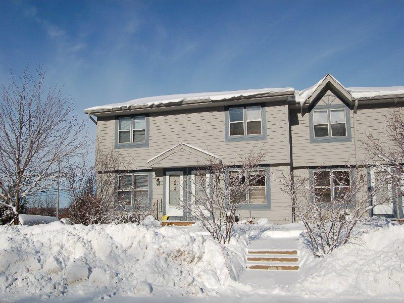 1821 Paramount Dr. #B, Waukesha, WI 53186