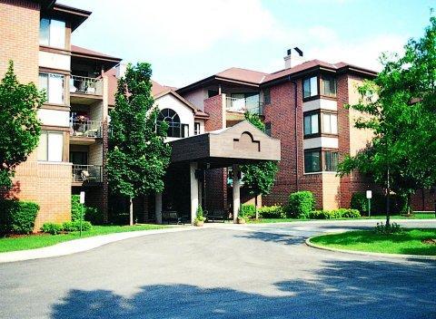 1600 W Green Tree #115, Glendale, WI 53209