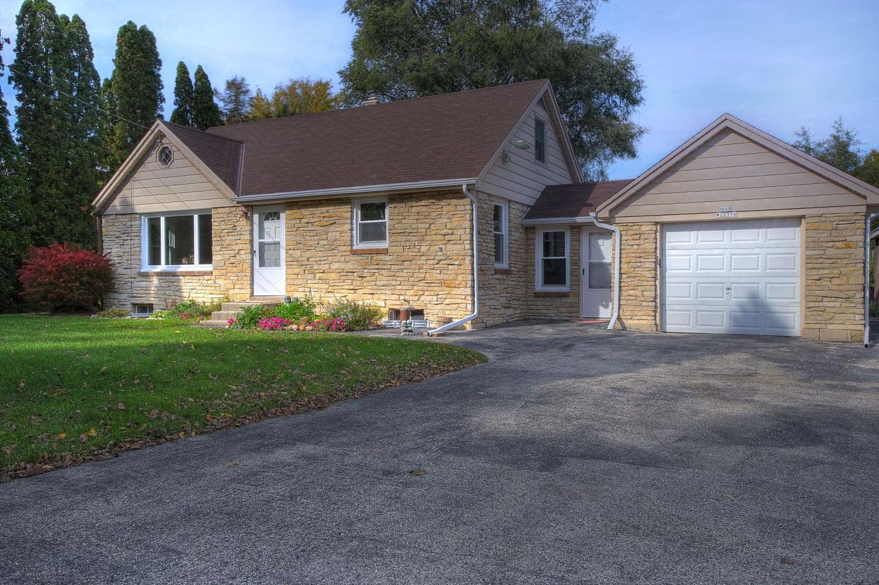 22354 W Weyer Rd., Pewaukee, WI 53072