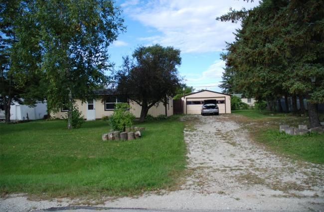 9811 Caddy Ln., Caledonia, WI 53108