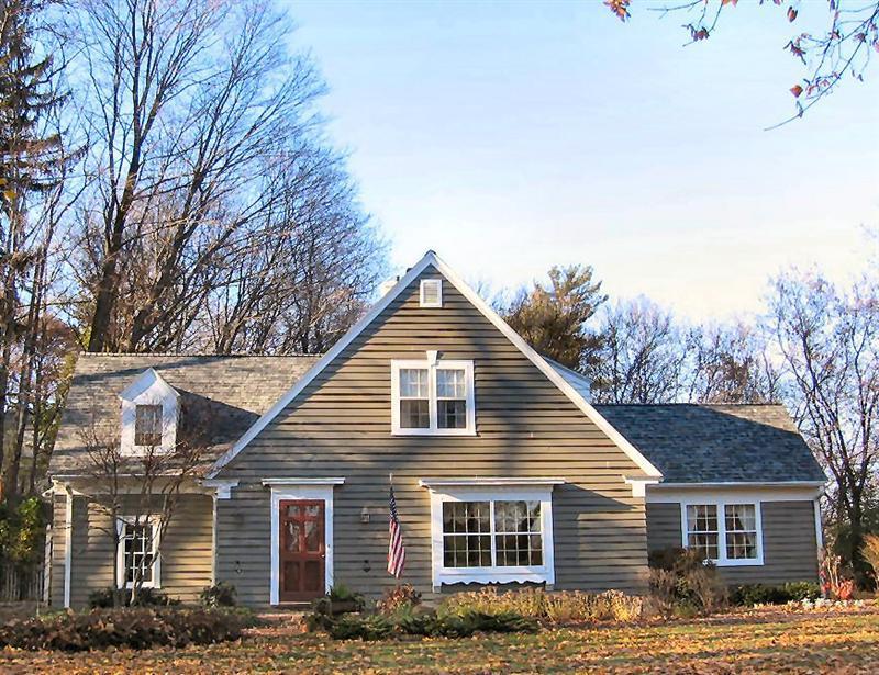810 Morningside Ln, Elm Grove, WI 53122