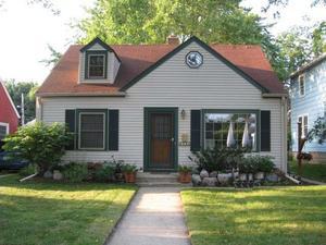 214 Estberg Ave., Waukesha, WI 53186