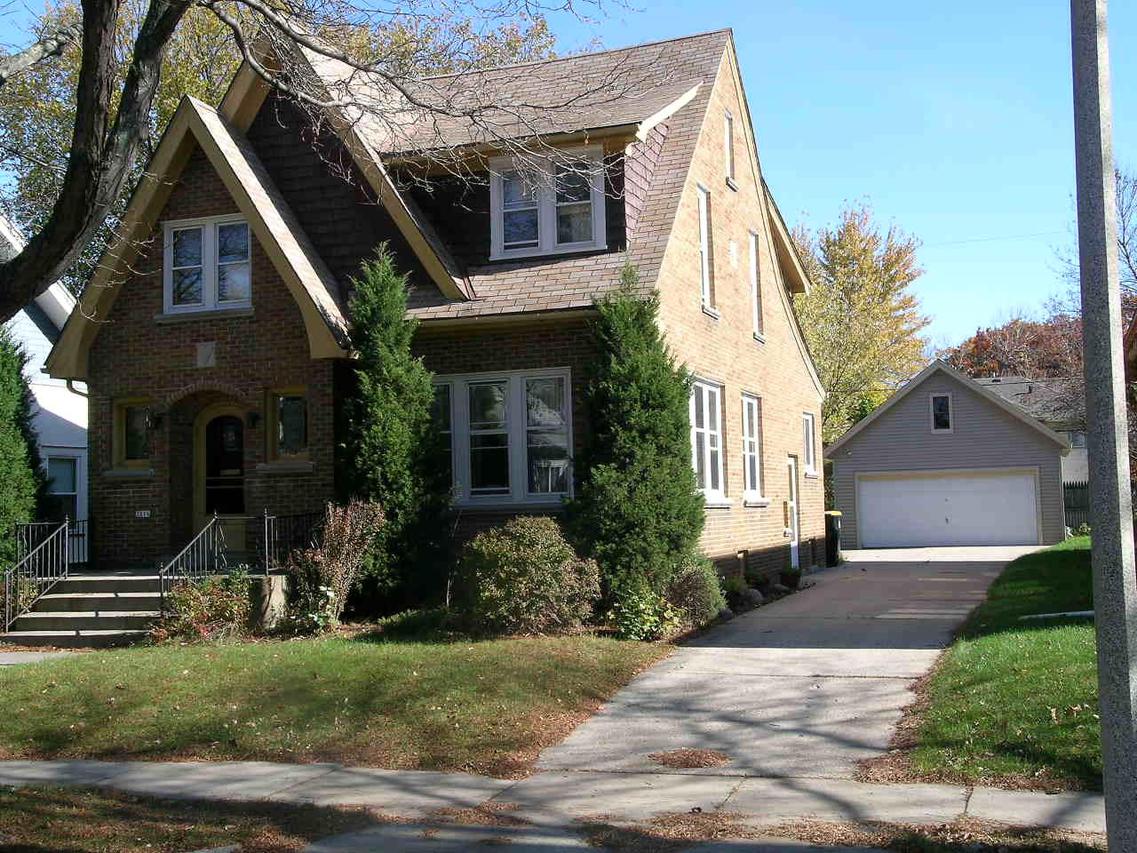 2116 N 71st, Wauwatosa, WI 53213