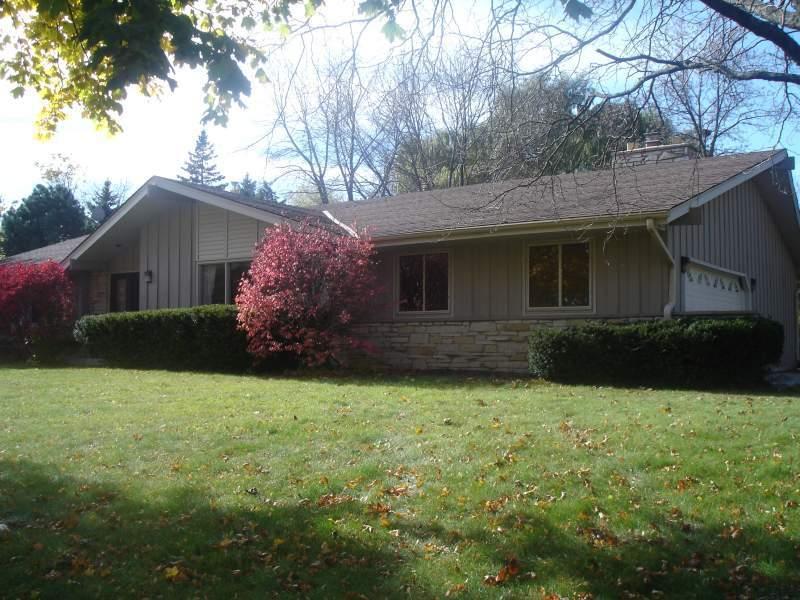 8305 S Verdev Dr., Oak Creek, WI 53154
