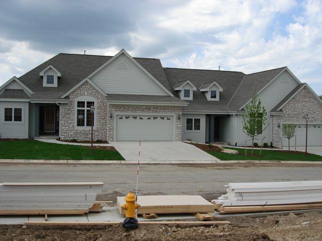 1121 Woodland Hills Dr. #8A, Waukesha, WI 53188