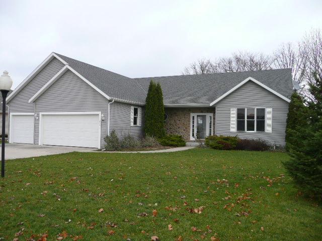 642 Two Rivers Dr., Mukwonago, WI 53149