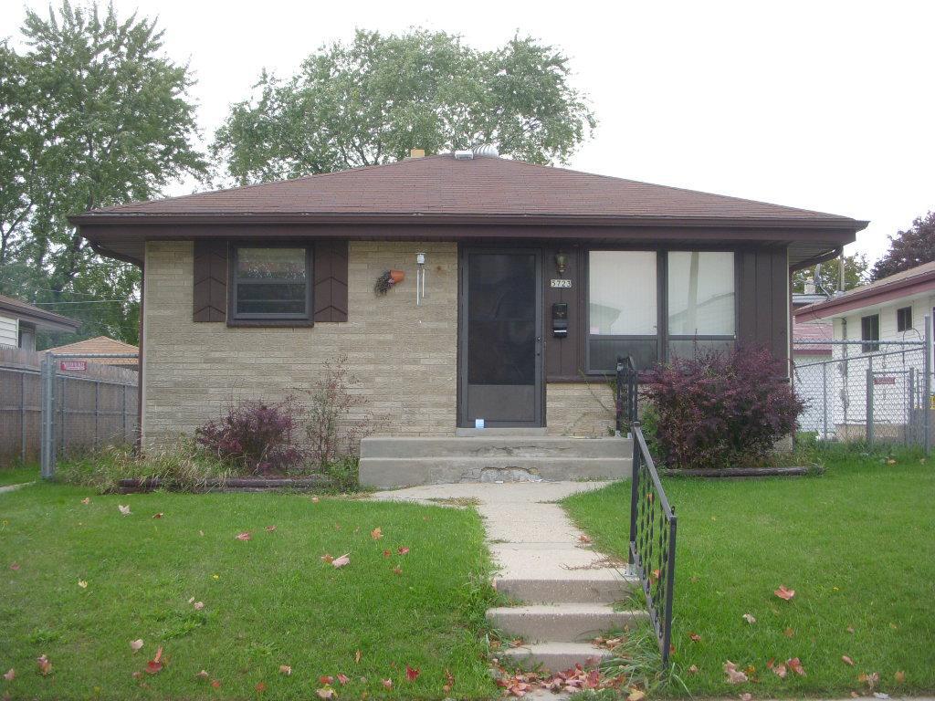 5723 N 98th St, Milwaukee, WI 53225