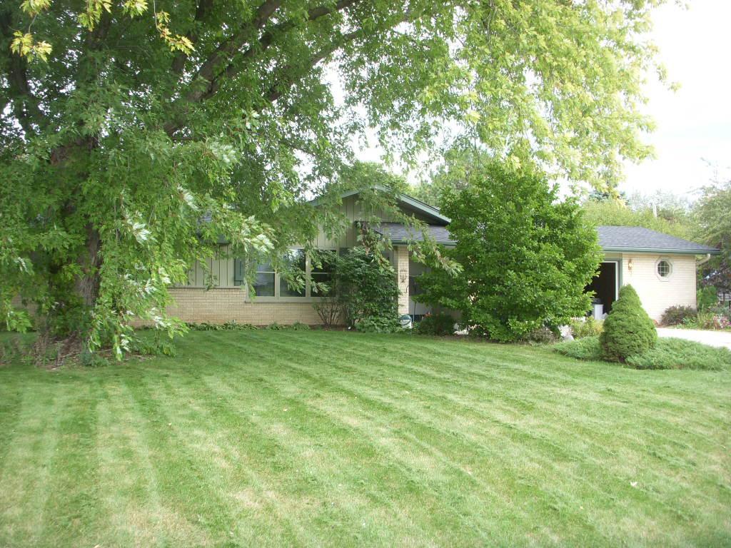 18455 Honey Creek Dr., Brookfield, WI 53045