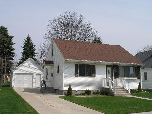 1139 S 26th St., Manitowoc, WI 54220