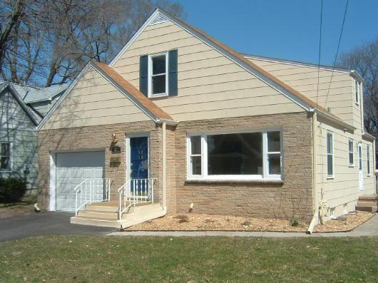 207 Tenny Ave., Waukesha, WI 53186