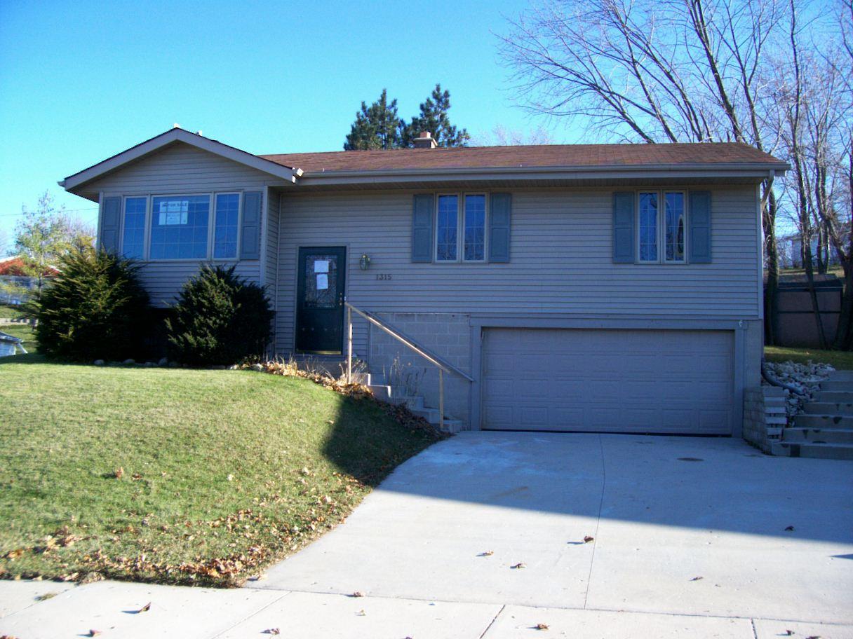 1315 Roosevelt Dr., West Bend, WI 53090