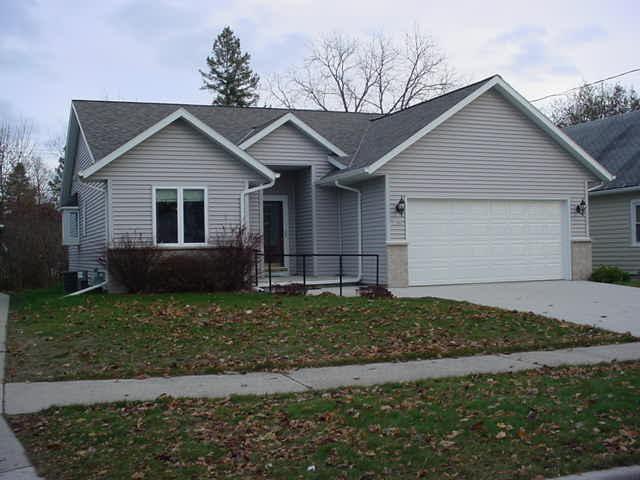 1303 N.9th, Manitowoc, WI 54220