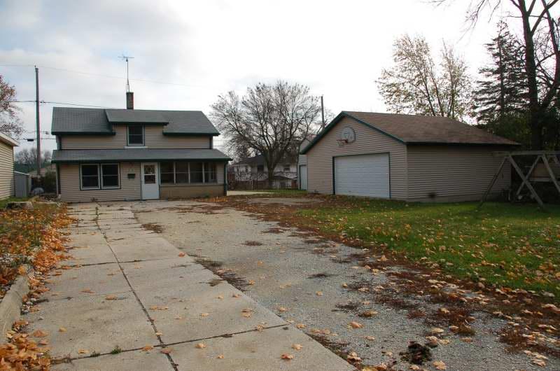 1327 Oregon, Racine, WI 53405