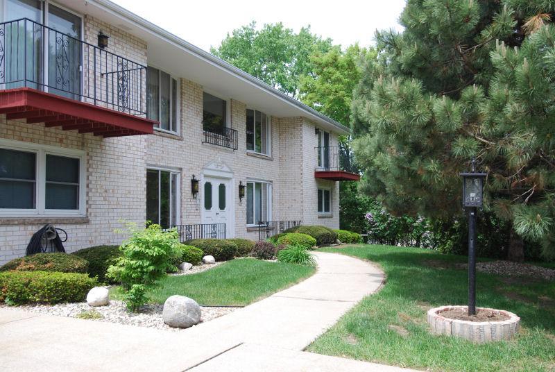 6871 N Green Bay Rd. #4, Glendale, WI 53209