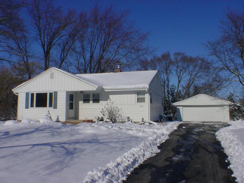 18500 Glenwood Ln, Brookfield, WI 53045