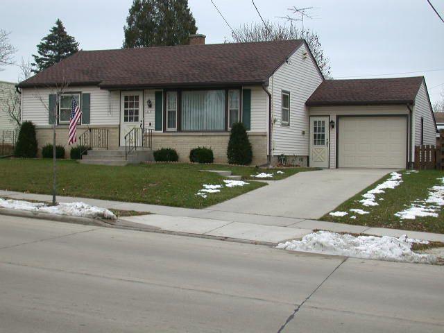 1907 S 14th St., Manitowoc, WI 54220