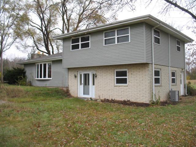 N72W38422 Lang Rd., Oconomowoc, WI 53066