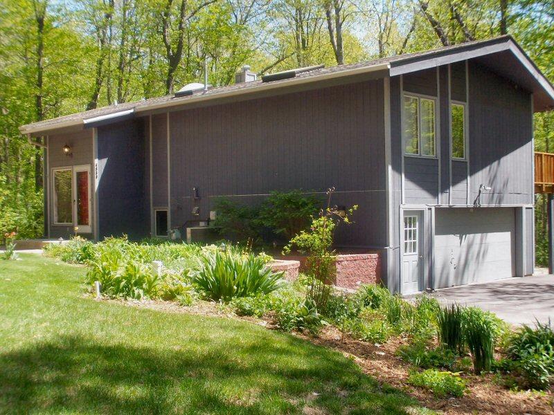 4850 E Woodhaven Dr, West Bend, WI 53095