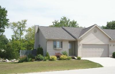 1165 Robins Nest Ct, New Holstein, WI 53061