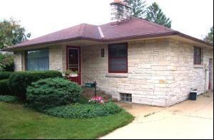 836 Oakwood Ave., Oconomowoc, WI 53066