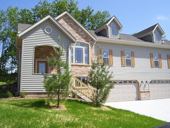 1310 Oak Tree Ct., Slinger, WI 53086