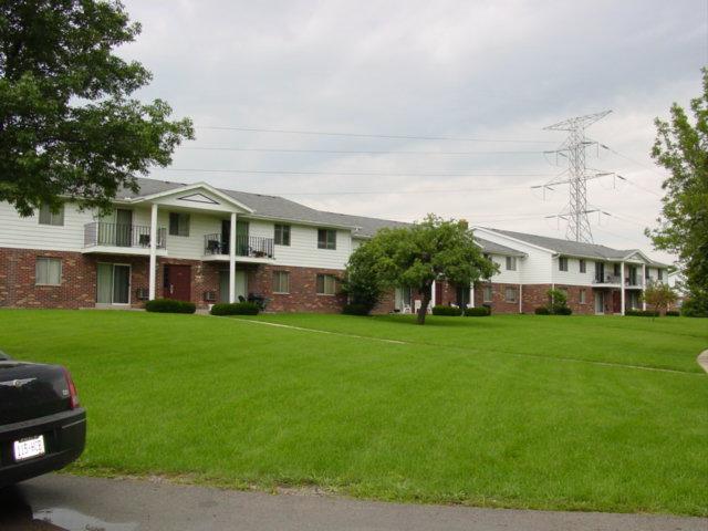 1303 Fleetfoot Dr. #1305-1307, Waukesha, WI 53186