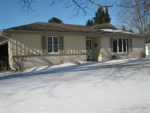 1308 Christopher Ct., Oconomowoc, WI 53066