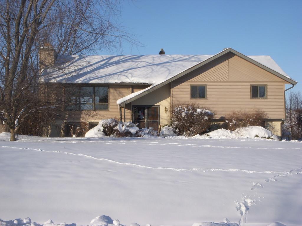 N90W20682 Scenic Dr., Menomonee Falls, WI 53051