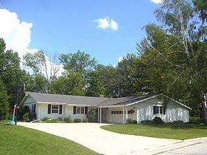 142 Crestwood Dr., Sheboygan Falls, WI 53085