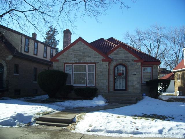 4033 N Montreal, Milwaukee, WI 53216