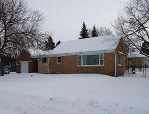1400 S Clover Knoll Pl., New Berlin, WI 53151