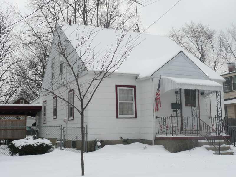 321 Harrison Ave, Waukesha, WI 53186