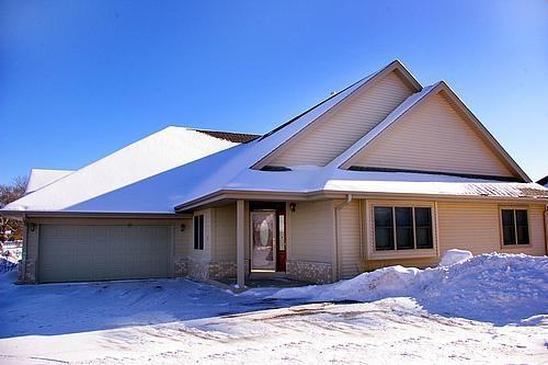 490 Sutherland Cir., Oconomowoc, WI 53066