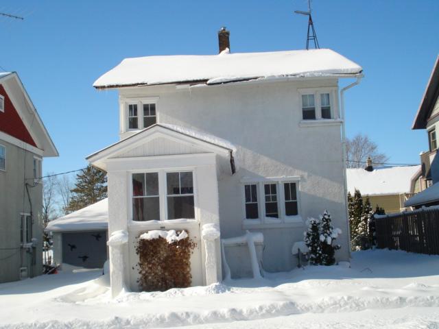 322 Crystal Ln., West Bend, WI 53095