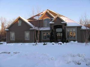735 W River Edge Ct., Oak Creek, WI 53154