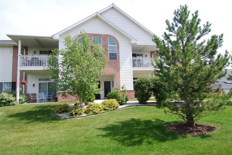 W241N2533 E Parkway Meadow #5, Pewaukee, WI 53072