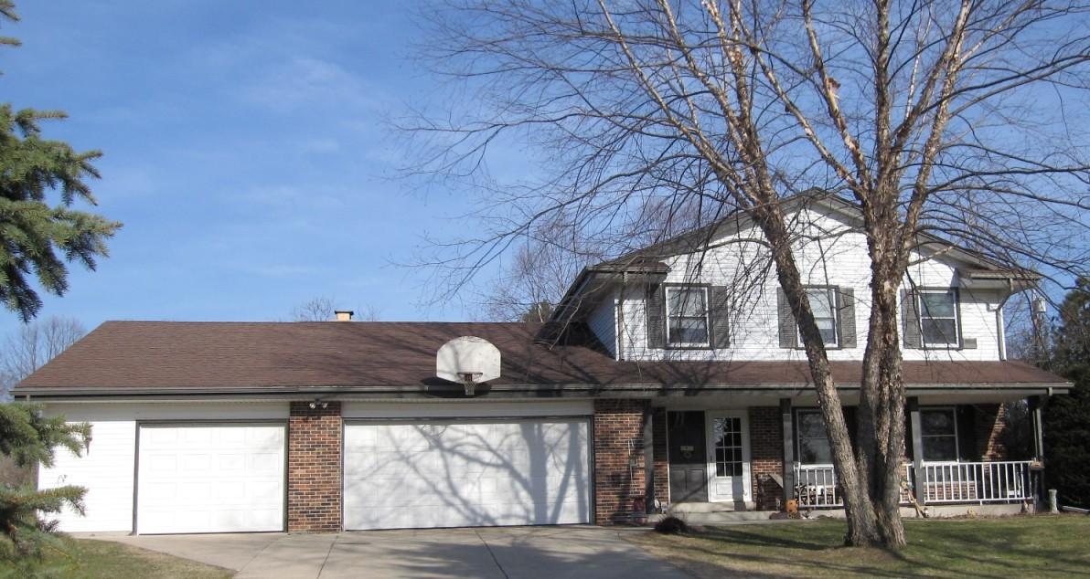 1952 Belmont Dr., Cedarburg, WI 53012