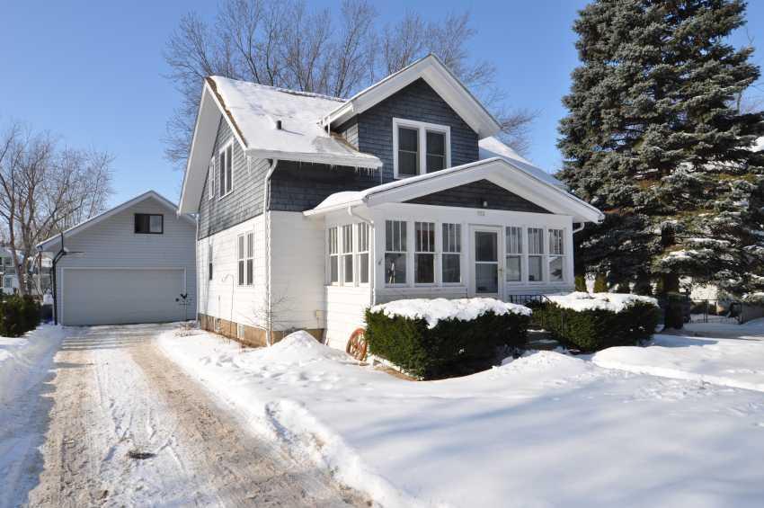 712 Elizabeth St, Oconomowoc, WI 53066