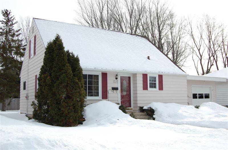 W168N8498 Jacobson Dr, Menomonee Falls, WI 53051