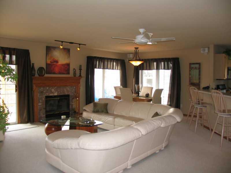 1003 Lakeland Dr., Geneva, WI 53147