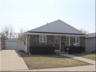 909 Mayfair Dr., Racine, WI 53402