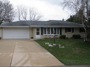 524 Oak Ter., Slinger, WI 53086