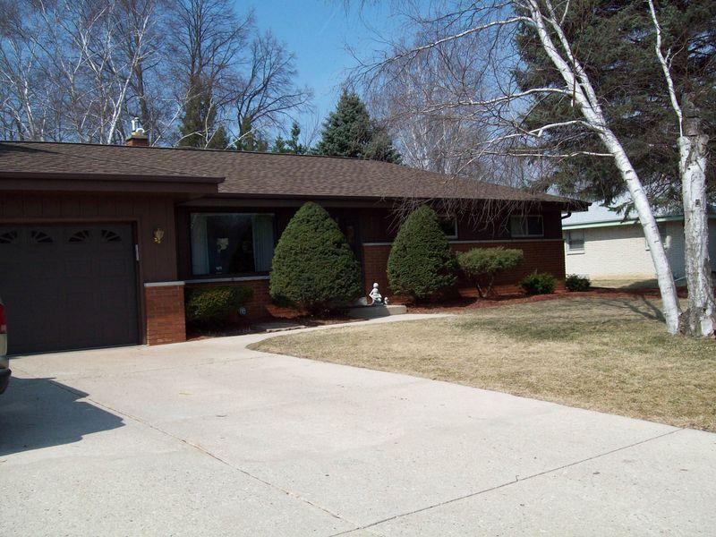 4095 S 122nd St., Greenfield, WI 53228