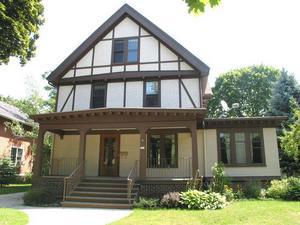 825 N 13th St., Manitowoc, WI 54220