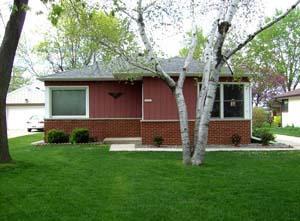 10112 W Courtland Ave, Wauwatosa, WI 53225