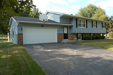 822 Minaka Dr., Waukesha, WI 53188