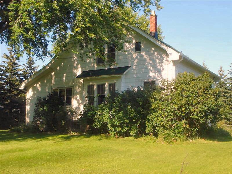 1019 W Bonniwell Rd, Mequon, WI 53092